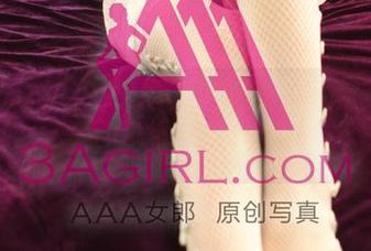 在3Agirl的图集中，艳舞女郎的每个动作，都像是随意的指挥。
