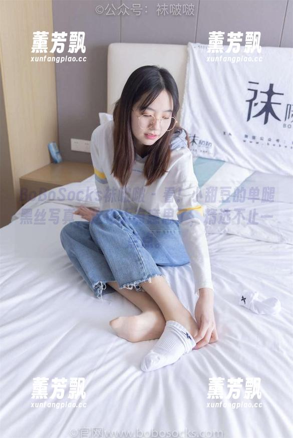 BoBoSocks袜啵啵 - 看！小甜豆的单腿黑丝写真，这也太有意思了，精选不止一点点。