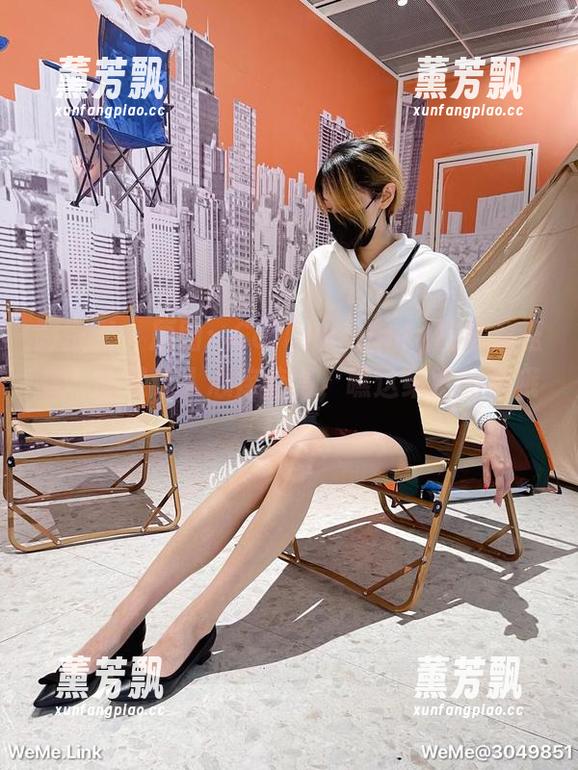 微密圈 - 原图：Callmecandy的黑丝玉足，真是让人心痒痒啊，瞧这细腻的腿哦！