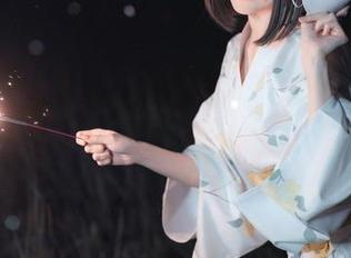 小浣熊酒馆里的ElyEE子：把萌与美图融合成‘酒精氛围’！