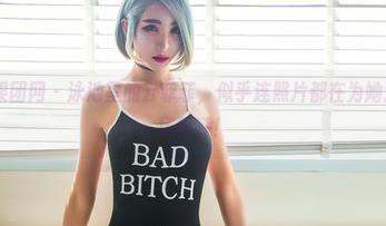 GIRLT果团网 - 泳池里的云菲菲，似乎连照片都在为她清凉的气场惊呼！