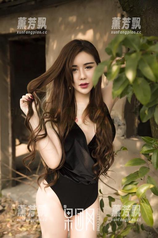 GIRLT果团网 - 周大萌万圣节作品，图包里藏着小鬼鬼的温柔哦。