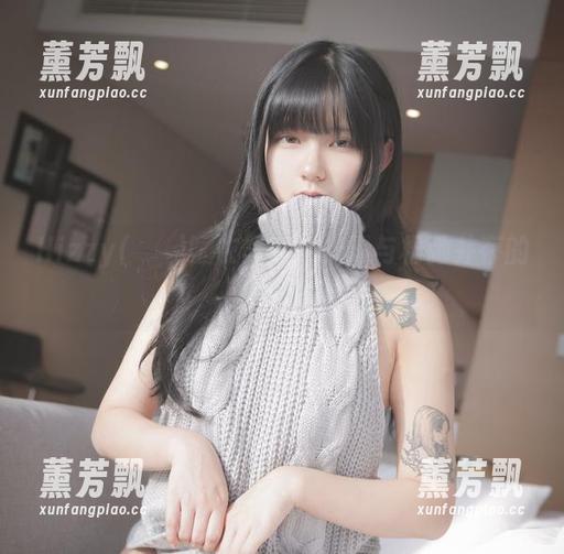 Hizzy(히지)睡衣写真：光滑与松弛并存的尴尬时刻