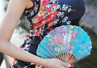 MyGirl美媛馆 - 美图连连，Angela喜欢猫的皮衣style，不小心成为了一种新审美...你说，得戴上墨镜吗？