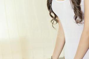 TouTiao头条女神 - 李菲儿的棉袜之旅：袜子穿搭如何撩动心弦？