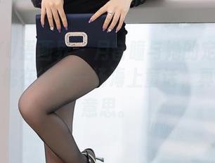 XIAOYU语画界 - 月音瞳与她的定制水手服，仿佛在编织一场海上童话，真的很有意思。