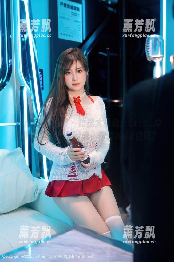 Xiuren秀人网 - 短裙大挑战：Cris_卓娅祺穿着无圣光图集，你能hold住吗？
