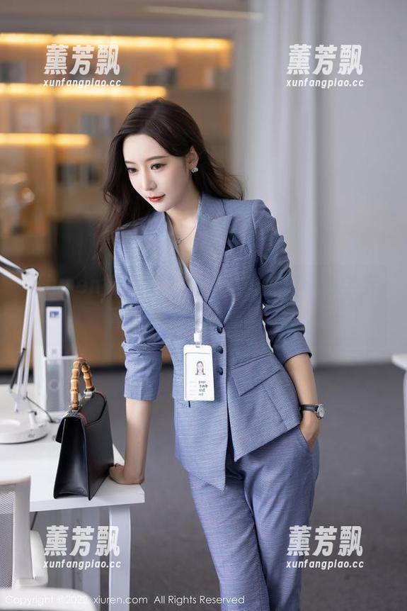 Xiuren秀人网 - 图册上，古月小同学穿着水手服，懵懂又可爱