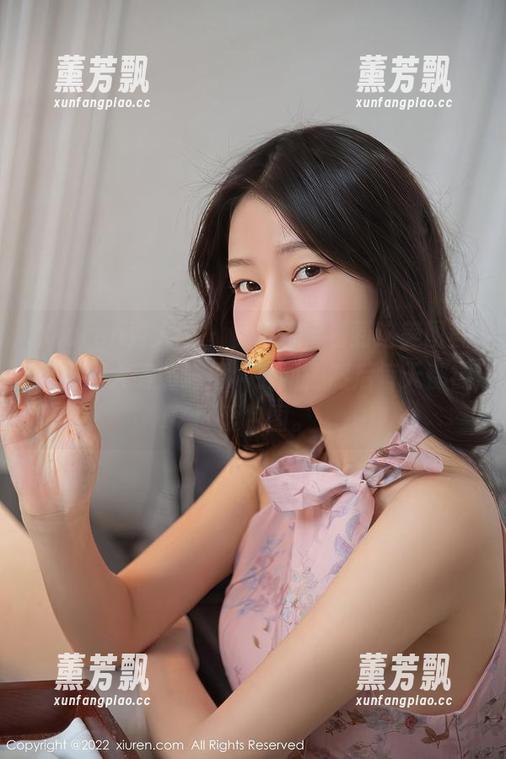 Xiuren秀人网 - 说实话，看到这美图就想把周大萌贴满整个房间，然后每天都被可爱包围。