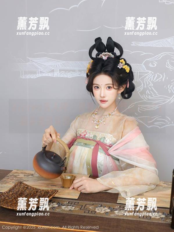 Xiuren秀人网 - 穿着丝袜的芝芝Booty，腿多美臀多翘！免费下载，快来围观！