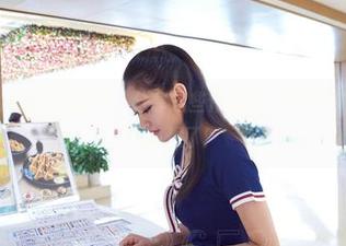 aiss - 走出索菲的穿行，分享这些作品集，几个细节让我有点想多想了！