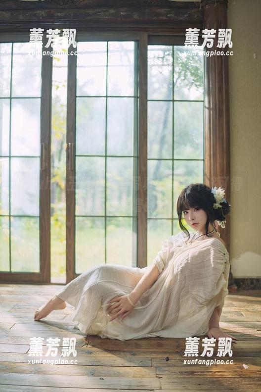 yuuhui玉汇的巫女写真，福利不够可得打电话求增强哦！