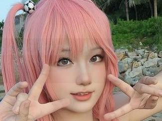 七七娜娜子这是用怎样的魔法，合集中的雪拉让我不断截图，太抓眼球了。