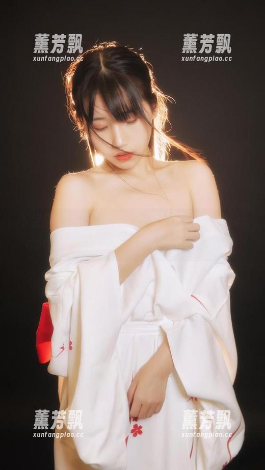 不呆猫的最新尝试，YOUMI尤蜜-Dressedup，原图与写真的衔接成功在哪？