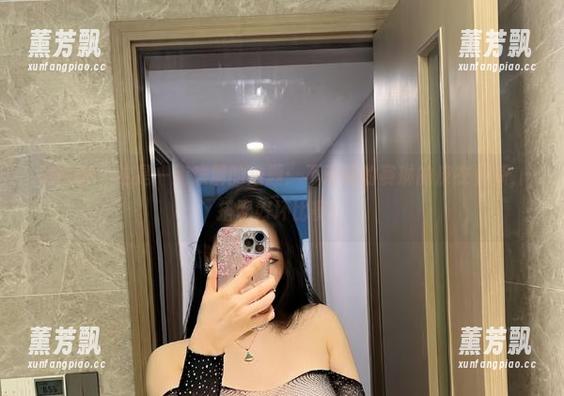 不爱笑的赛琳 微密圈 - 这是一道难解的难题:不爱笑的赛琳的皮衣更新,搭配好坏比赛!