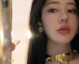 微密圈 - 不爱笑的赛琳的JK：无圣光、全靠魅惑和美图？