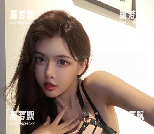 微密圈 - 黑色，这几乎是个迷，于芷晴的作品分享，我到底在看啥？