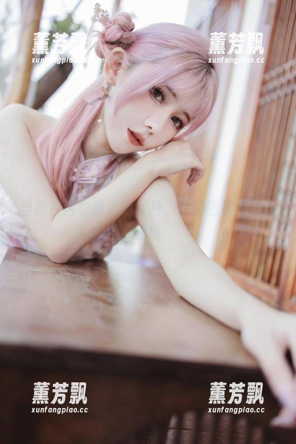 当粉色内衣遇上仙女月，私拍图集里的小尴尬