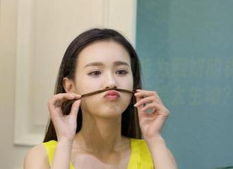 克拉女神 - 走到哪儿都能为熙妍的裸足点赞，原图不放就是不想太生动？