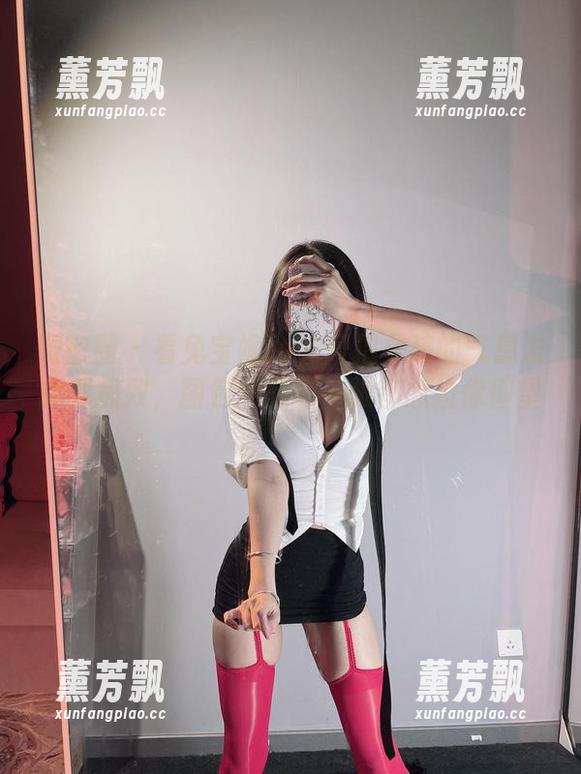 兔宝妮to 微密圈 - 看兔宝妮to如何把女孩的气息发挥到极致,图包中的每一张都想拉你仰望。