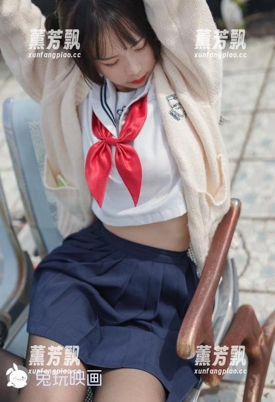 这组小绿屋的写真，兔玩映画可真打动人心，图册如果能有声音，那该多好，哈哈。