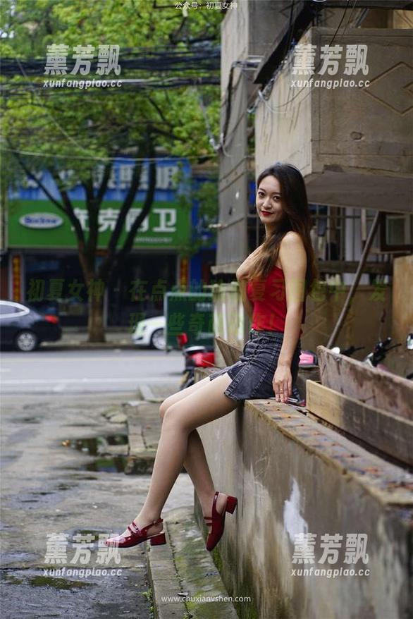 初夏女神 - 在点点的瑜伽复习图包中，发现一些奇葩动作！