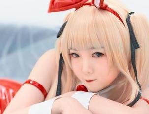 名濑弥七的白衬衫精选写真，思念好像都能随着这个单品一起飘散。