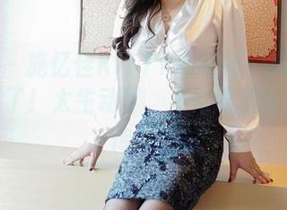 嗲囡囡 - 施忆佳KITTY连衣裙：高清让这衣服活了！太生动了，不得不想给它拍宣传片！