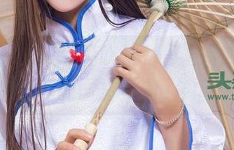 头条女神 - 风轻轻吹过，冯雪娇的旗袍，无意中分享的图片竟成了柔软的美。