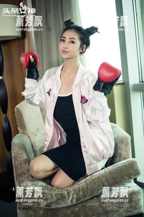 头条女神 - 看，玄子和她的OL闺蜜，整套美图，快下载！