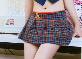 头条女神 - 高清版王紫琳：在比基尼里练习瑜伽，旁边的小狗都看呆了！