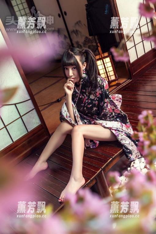 头条女神 - 筱溪的写真：当麦迪遇上摄影机，简直是别开生面！