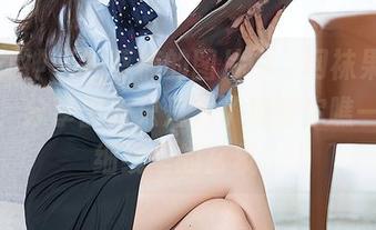 头条女神 - 在蔡楠的图片中，网袜果然不简单，分享出去只是为了提醒你瞧一下那细线里的玄机。