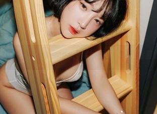 姜仁卿(강인경)的黑色cos，这场面我只能说看着舒服。