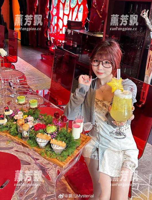 大厅里都没见过这么时尚的更新，宝儿mysterial的内衣照，简直让人想搬回家！