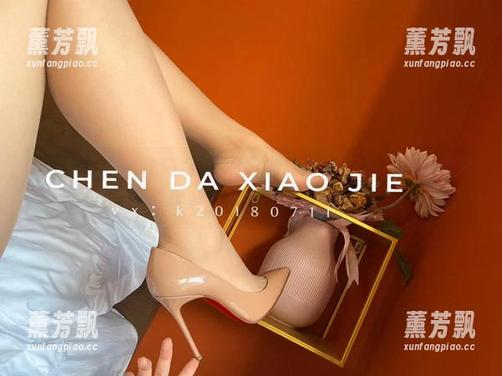 微密圈 - 图片里的宸大小姐，学姐风范尽显，引发我对“学姐”的另一番想象。