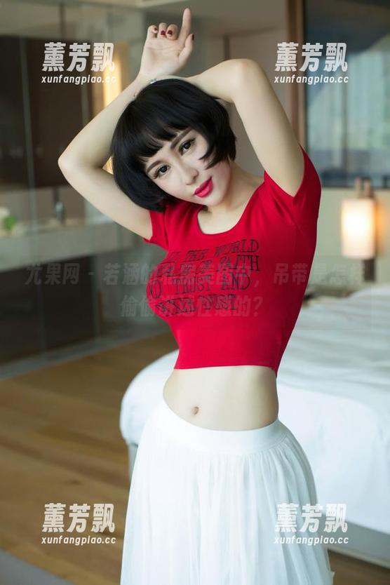 尤果网 - 若涵的私房美图中，吊带是怎样偷偷讲述性感的？