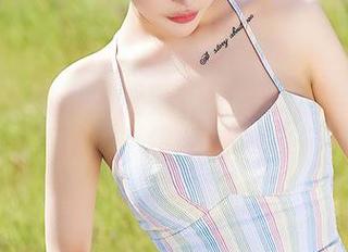 尤蜜荟 - 为何大萱萱愿意把校服当画布？写真中透露的俏皮暗示