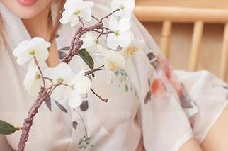 尤蜜荟 - 观看许文婷的天使，脑海中浮现的全是奇幻飞行的梦！