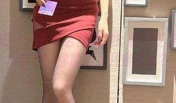 微密圈 - 一言不合就露腿！徐莉芝夏日照片合集：你能找到几条短裤？