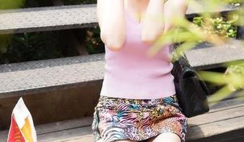 推女神 - 作品无处不在，网盘里藏着雪Baby的比基尼，偷瞅一眼就心虚。