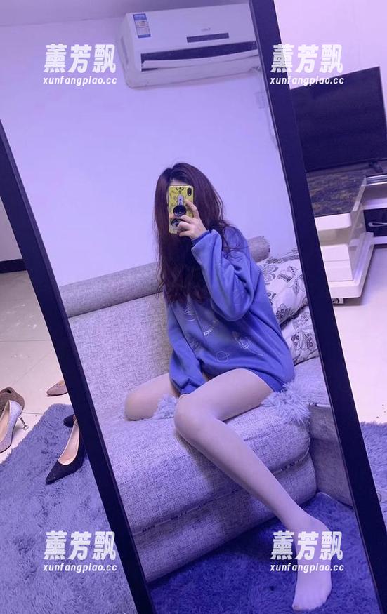 微密圈 - 提袜少女的泳装时光，福利写真让你沉迷