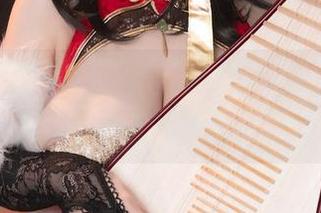 无颜小天使wy的皮衣cos：今天她的酷劲儿又上升了吗？