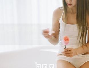 果团网 - 王语纯的比基尼时刻——在线美图，感受到海风了吗，还是我自己热得要命？