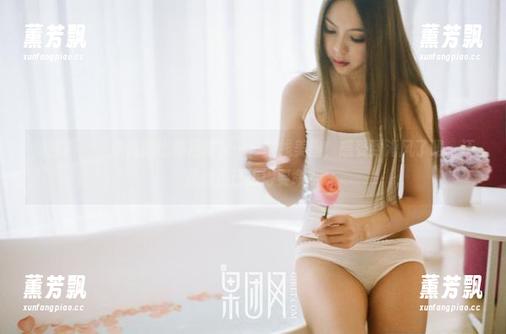 果团网 - 王语纯的比基尼时刻——在线美图，感受到海风了吗，还是我自己热得要命？