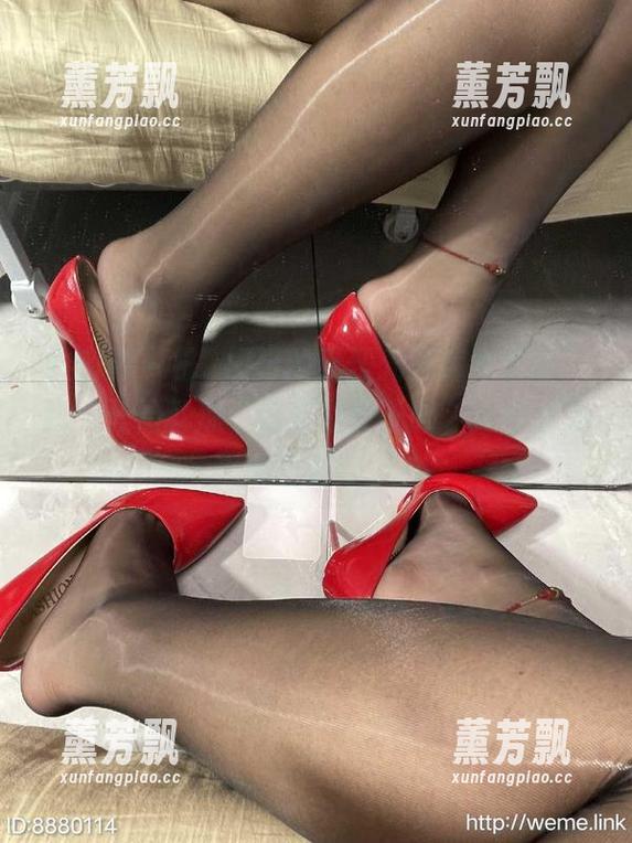 微密圈 - 桃沢樱呀的无圣光死库水套图，我一开始就想“这又是要干吗”，结果效果还挺好。