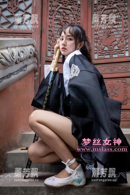 梦丝女神 - 观看晓晓黑衣少女，合集里的每一帧都有种不确定的俏皮感。
