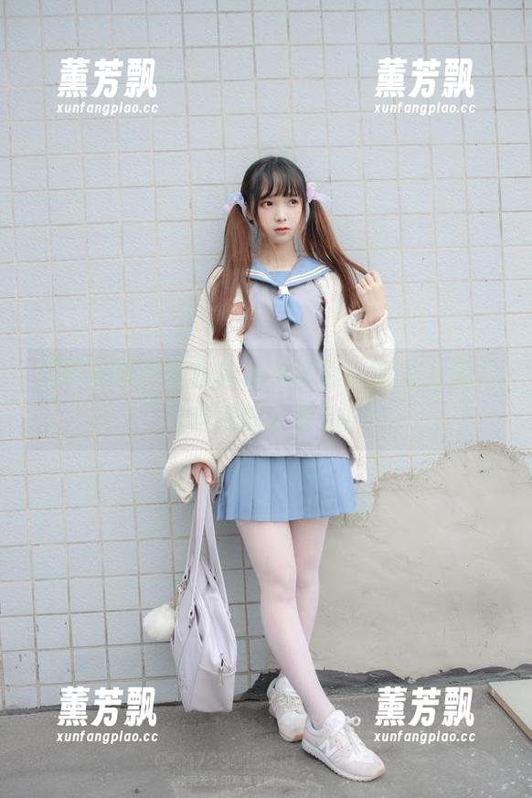森萝财团户外白丝短裙写真，完美上演人与自然的小互动！