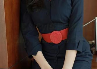 模范学院 - 看SiByl李思宁如何让职业装分外吸睛，免费照片等你来拿。