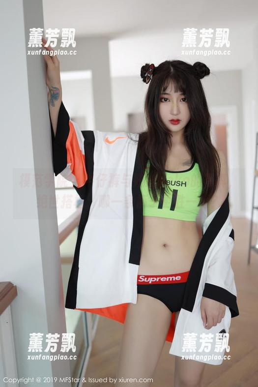 模范学院 - 牛仔裤与妞妞koko的写真，绝世搭档，哪一条裤子更胜一筹？